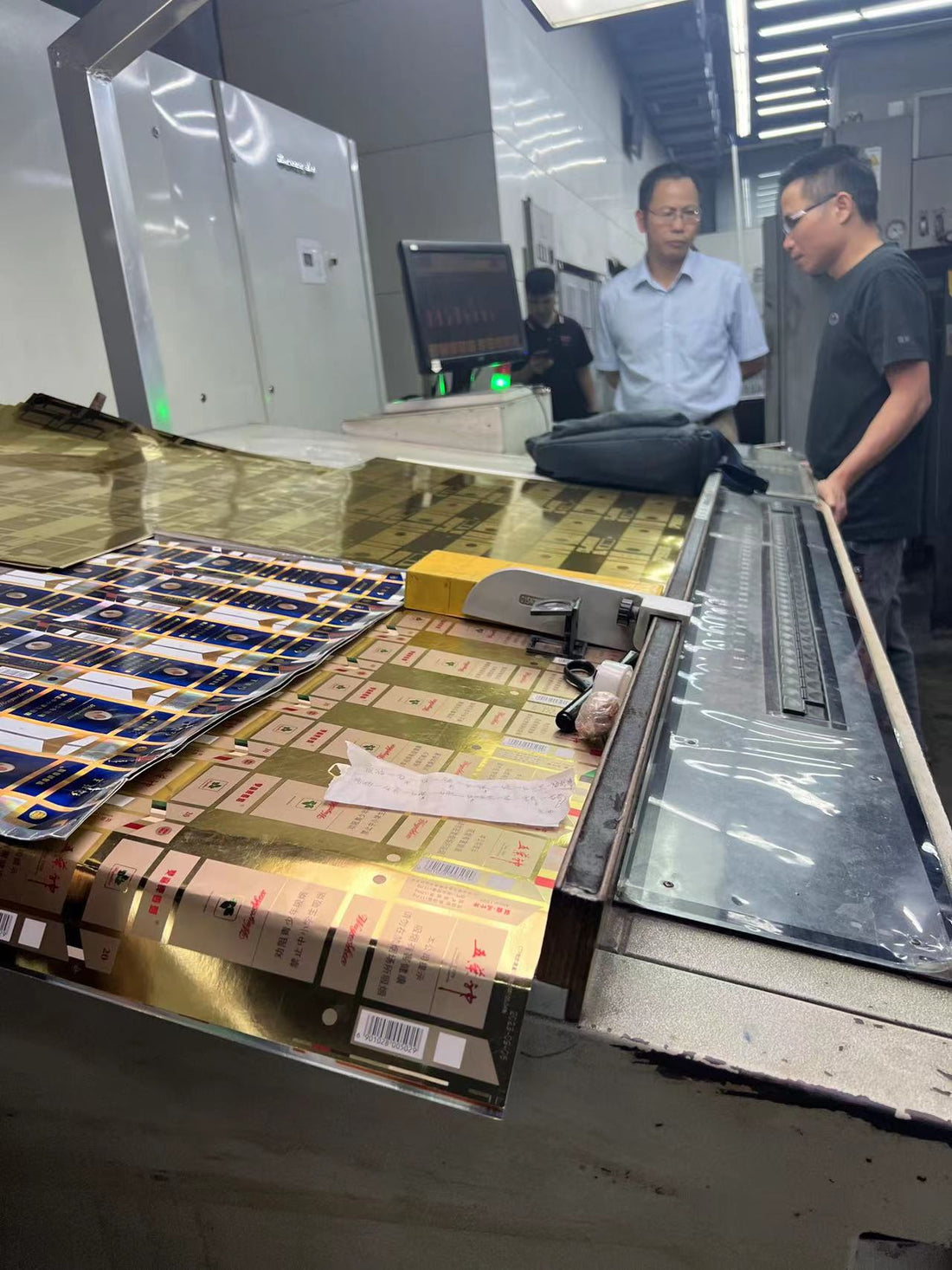Less is More: Why Excess Photoinitiator Destroys Your UV Ink Adhesion